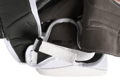 Bauer Vapor Hyperlite2 Senior Goalie Catcher -Skate Shop 1061626 BTH23 GOAL STICKS ELITE SR MTOBLACK catalog front 21eb9c2a 1e96 402d bb23 a3bf7d0b586b