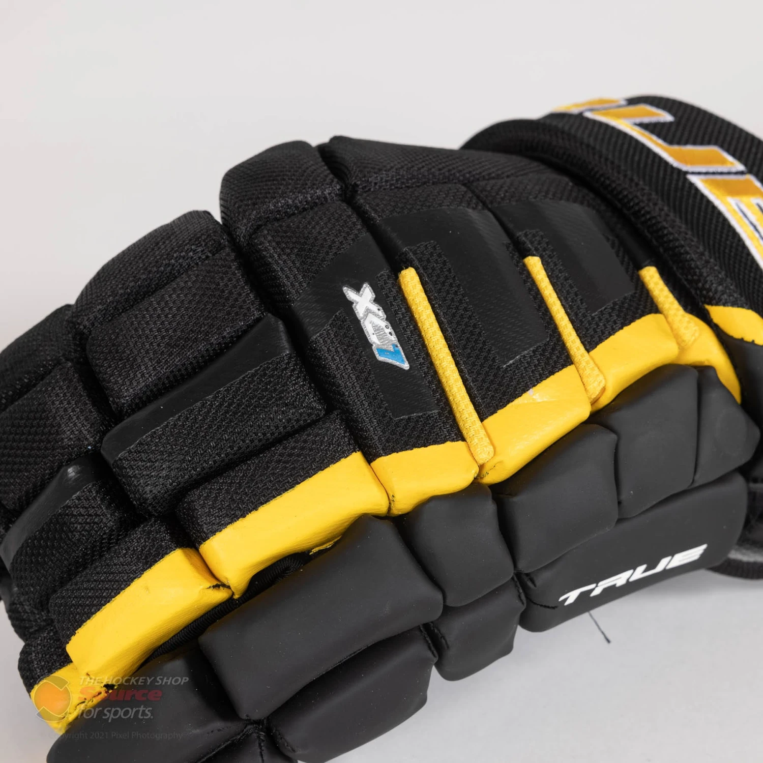 TRUE XC7 Senior Hockey Gloves 6 TRUE XC7 Senior Hockey Gloves - Image 6